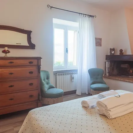 Agriturismo Querceto Farm stay *